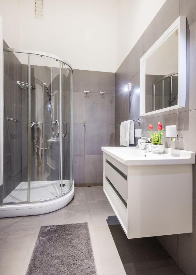 Elegant Apartment In Super Central Location Budapest Ngoại thất bức ảnh