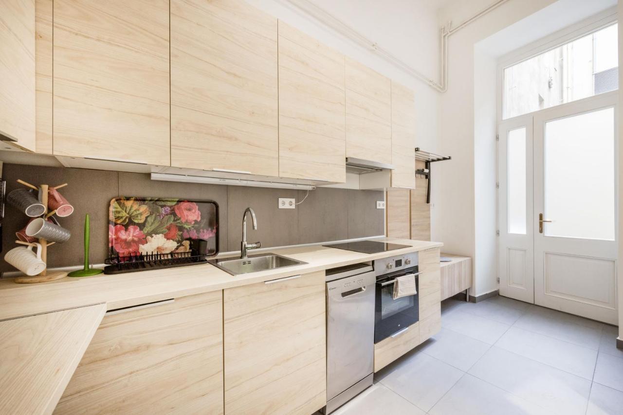 Elegant Apartment In Super Central Location Budapest Ngoại thất bức ảnh